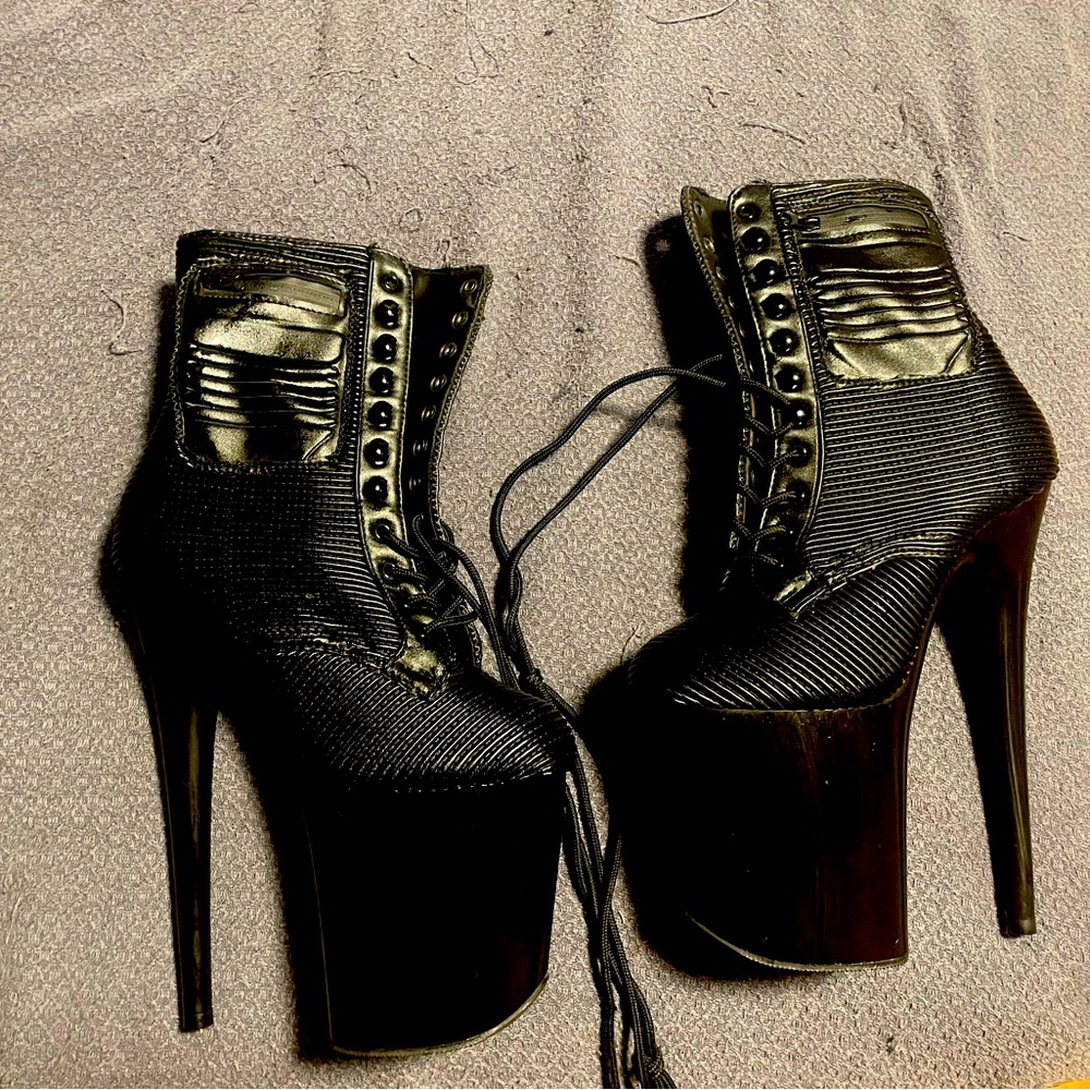 NWOT Pleaser high heel ankle moto platform boots 8”